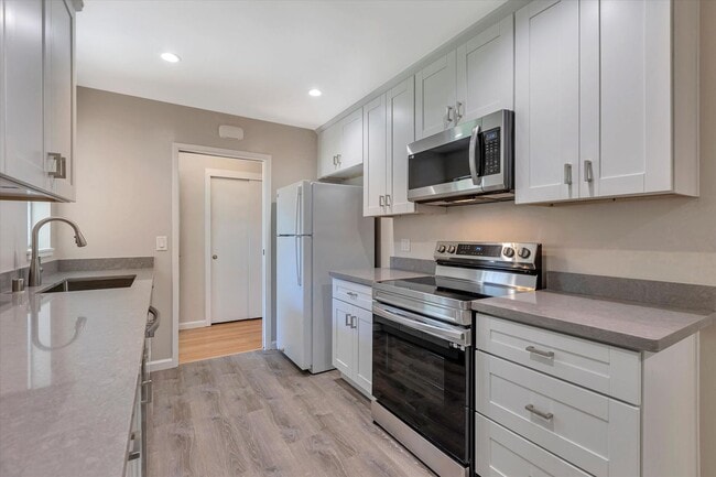 Photo - Beautifully Remodeled 4 Bedroom (+ bonus room and closet) 2 Bathroom Mountain View Home!