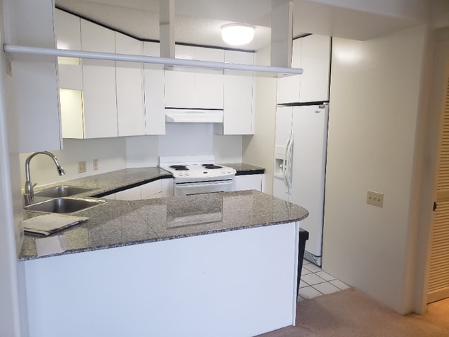 Building Photo - 1212 Nuuanu Ave Rental