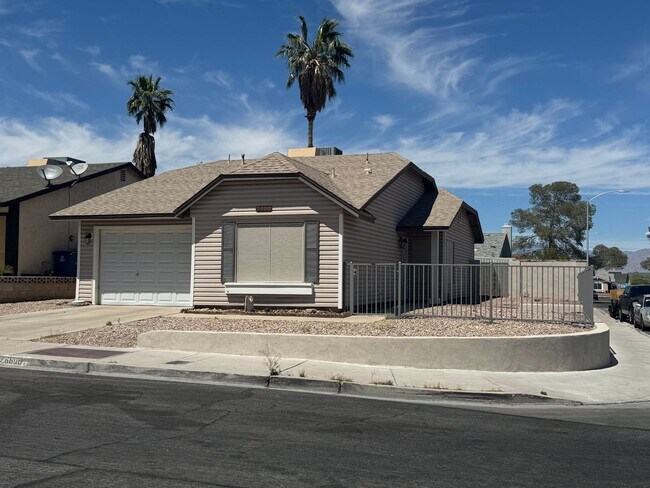 Building Photo - Single story home, 3br, 2bath, 1cg