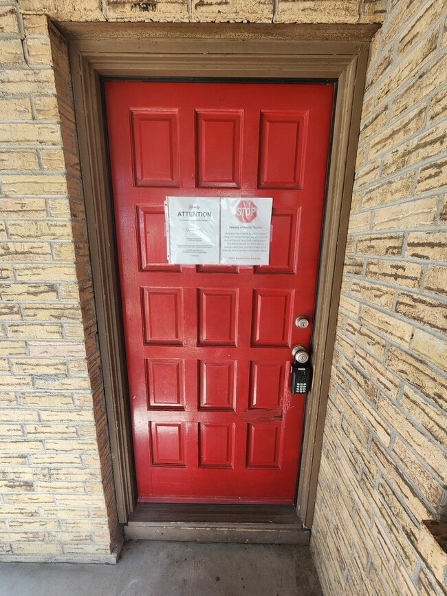 Photo - 3 bed 2 bath townhome, 1 car garage and 1 ...