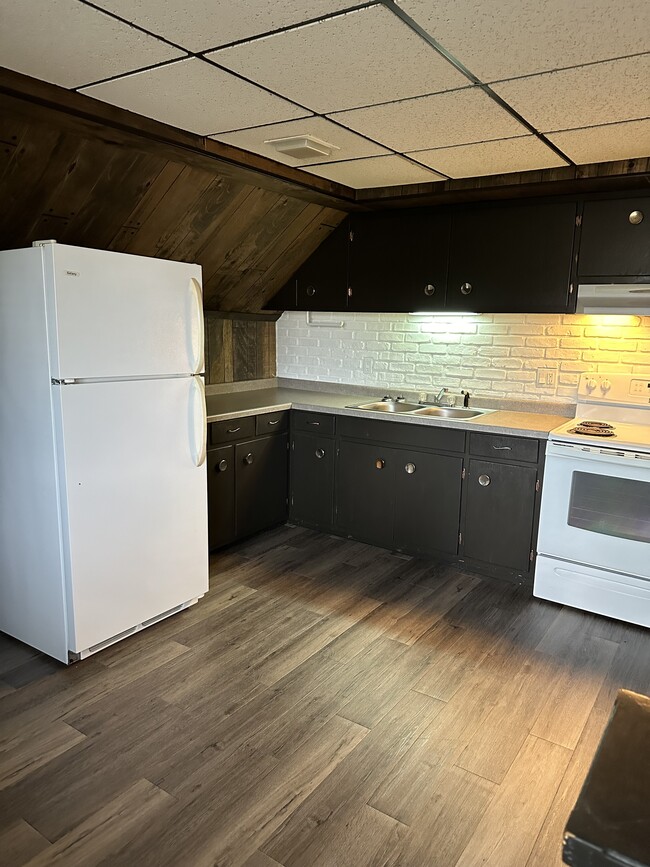 Building Photo - 803 Bruner St Rental