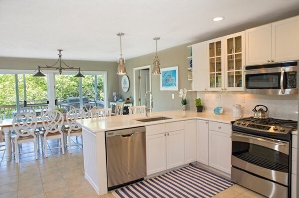 Photo - 9 Thaxter Ln