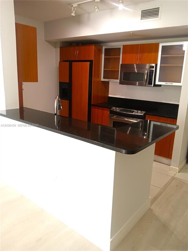 Photo - 18800 NE 29th Ave Unidad 619