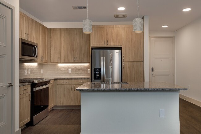 Building Photo - 8900 Six Pines Dr Unit 672 Rental