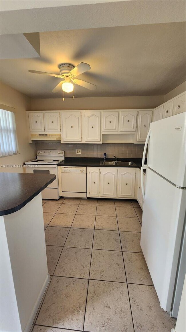 6550 Royal Palm Blvd Unidad 112A