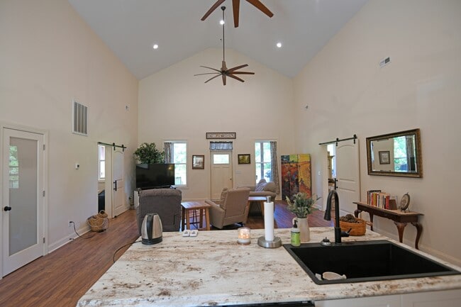 Photo - 210 Beltline Rd