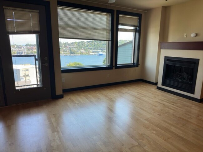 Photo - Ideally Located Seattle Open 1 Bed Unit w/ Breathtaking Views!