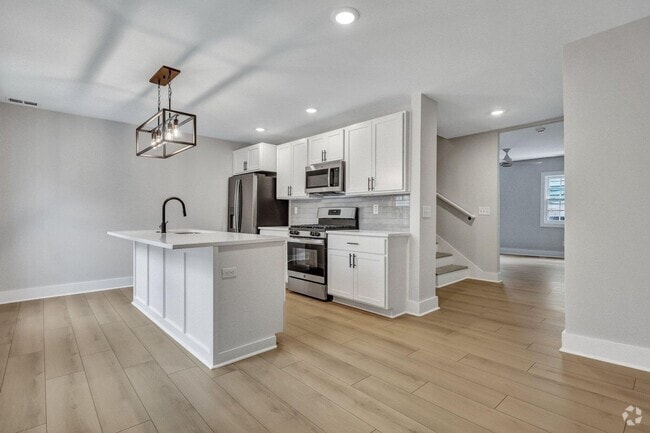 Building Photo - 90 Hanover St Unit B Rental