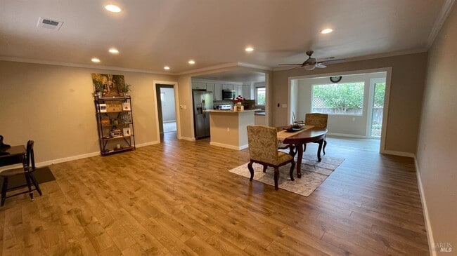 Photo - 2 Fallgreen Ct