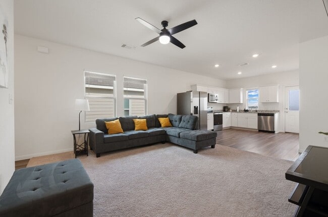 121 Comancheros Rd Unit Room 1