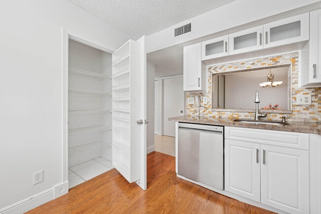 Photo - 15450 Pembridge Dr Unit 192