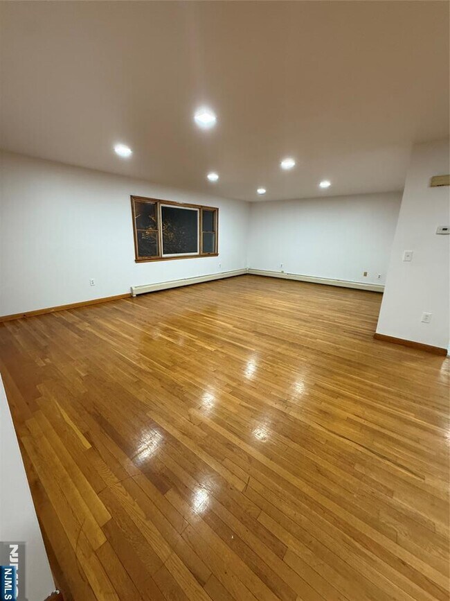 Photo - 967 E 23rd St