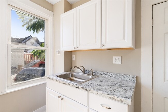 Building Photo - 114 Appleton St Unit 1