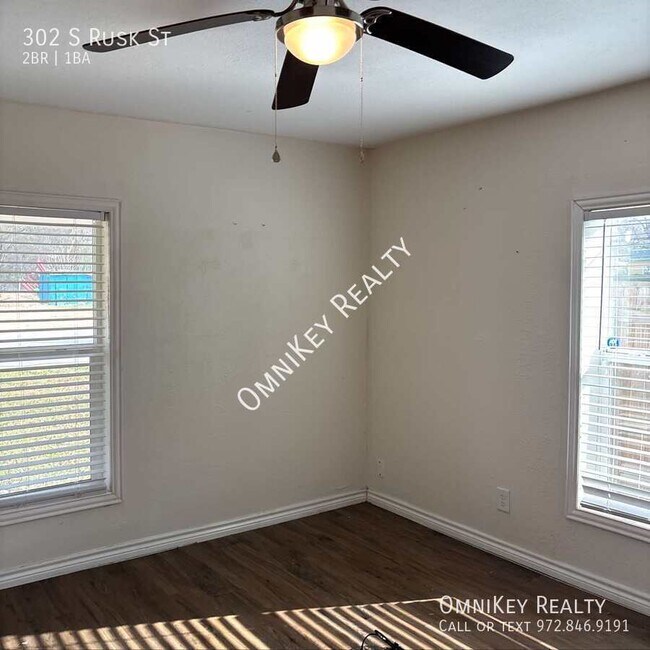 Photo - 302 S Rusk St