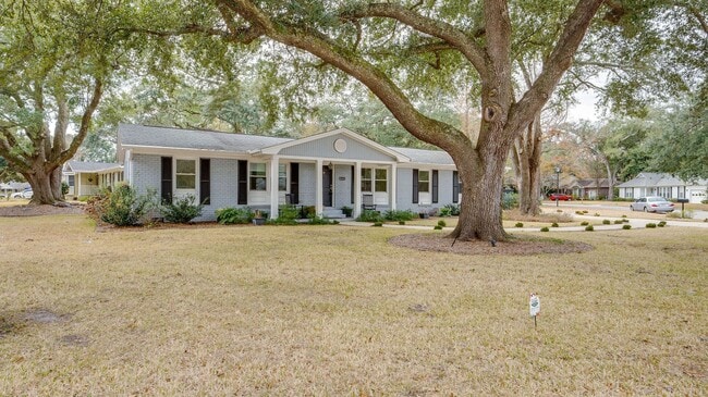Building Photo - 3 Bedroom 3 Bath House in Parish Place - M...