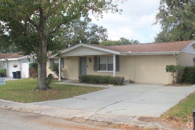 Building Photo - Updated 3 bed 1.5 bath in New Port Richey Rental