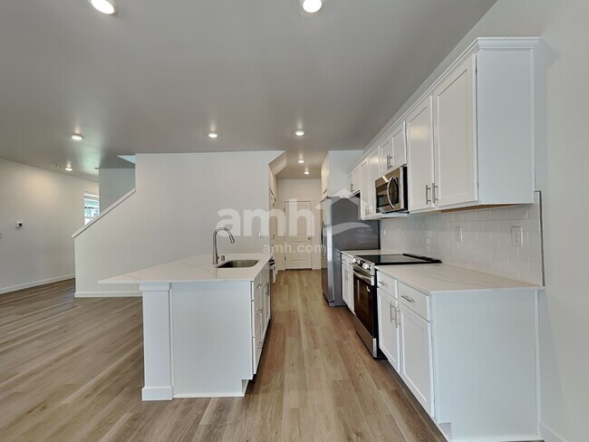 Photo - 5335 Turnstone St SE
