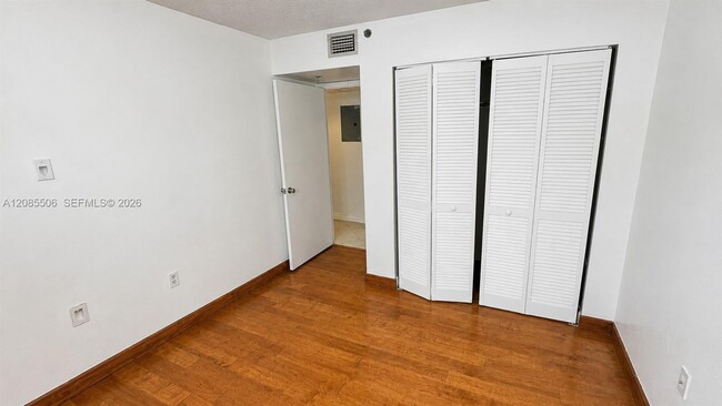Photo - 104 SW 9th St