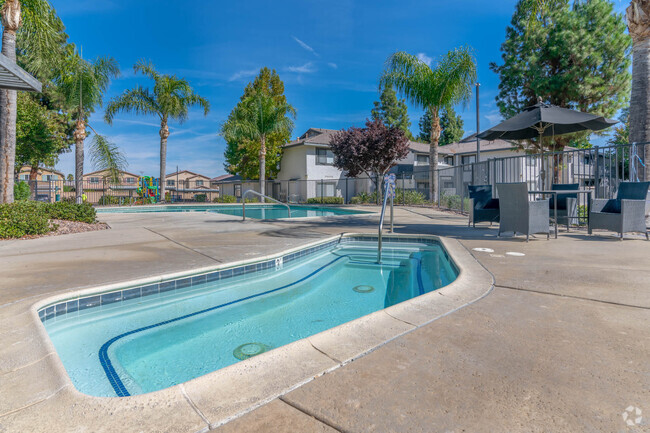 Building Photo - Shoreline Apartments