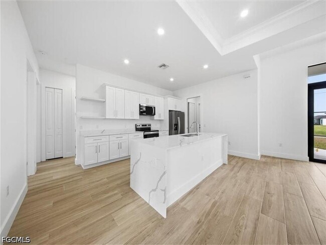6125 Hershey Ave
