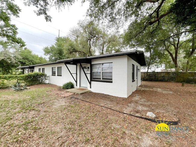 Building Photo - Charming cottage in central Fort Walton Beach!