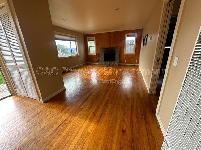 Photo - 1865 Andrew Ct