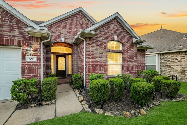 7014 Spruce View Ct