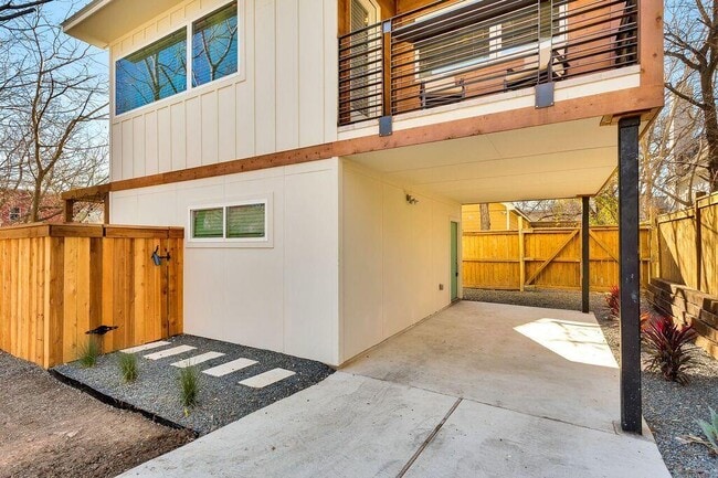 Photo - 2206 E 9th St