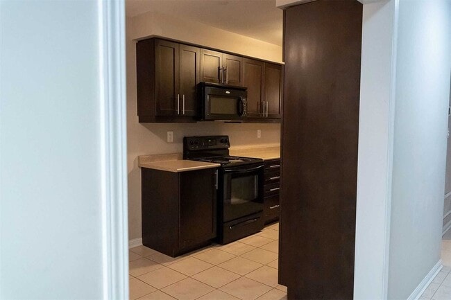 Photo - 921 Raftis Cres