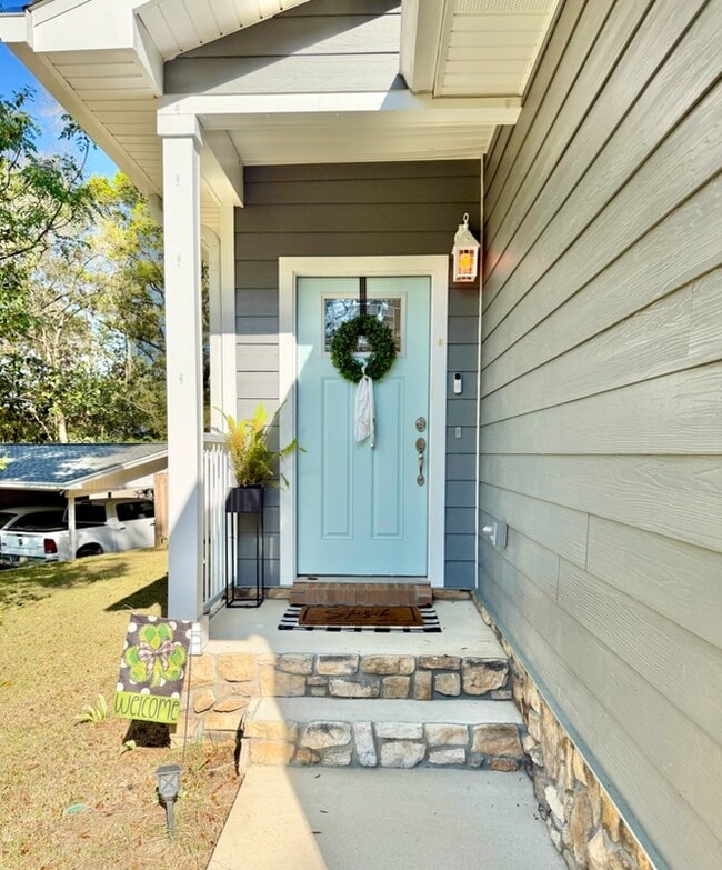 Photo - 411B Redwood Ave