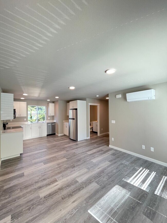 Photo - 918-922 Billy Frank Jr. St Unit 918