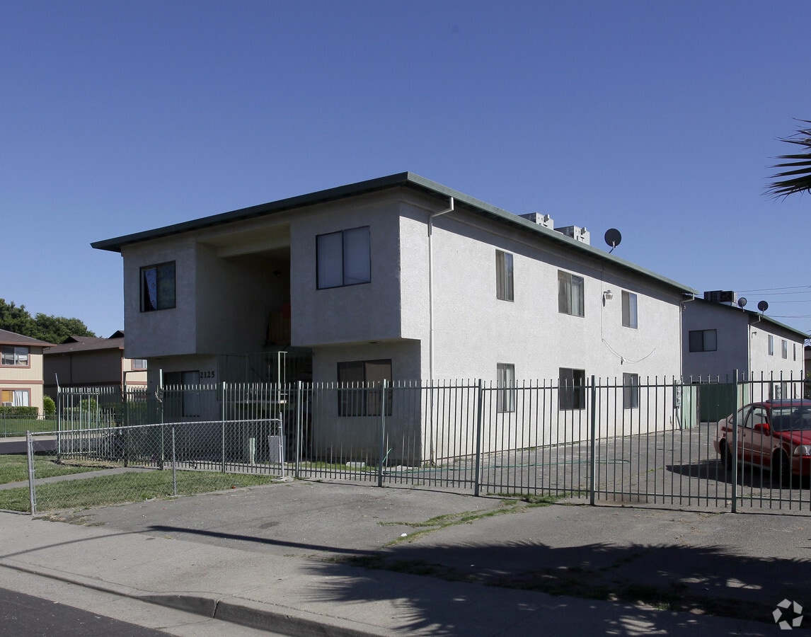 Photo - 2125 Oakmont Way