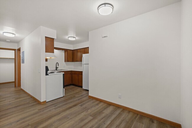 6210 Mineral Point Rd, Madison, WI 53705