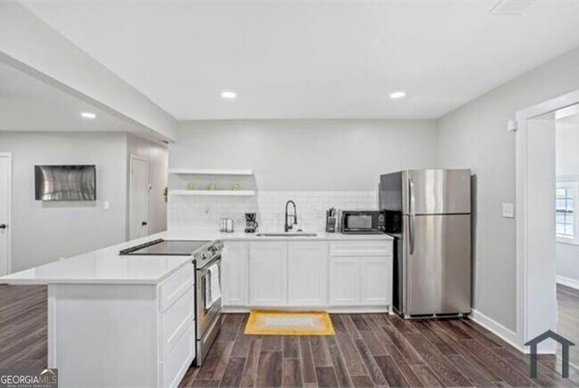 8170 Huntington Dr