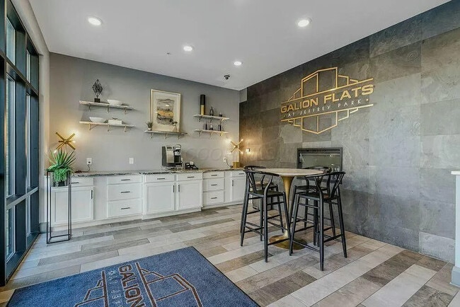 Bulding Lobby - 751 N 6th St Unit 204