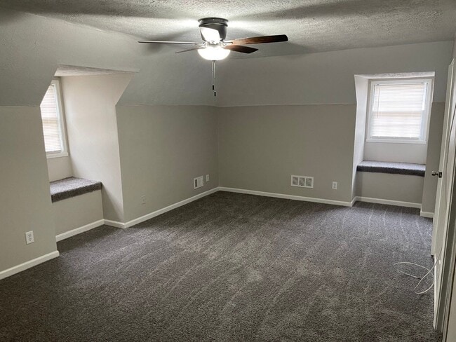Photo - 859A Park Pl NE