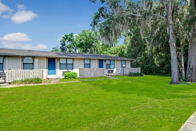 Applewood Apartments