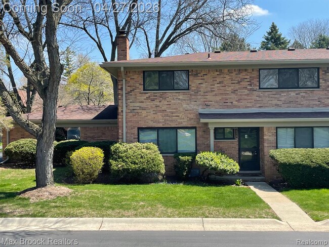 Building Photo - 116 E Hickory Grove Rd