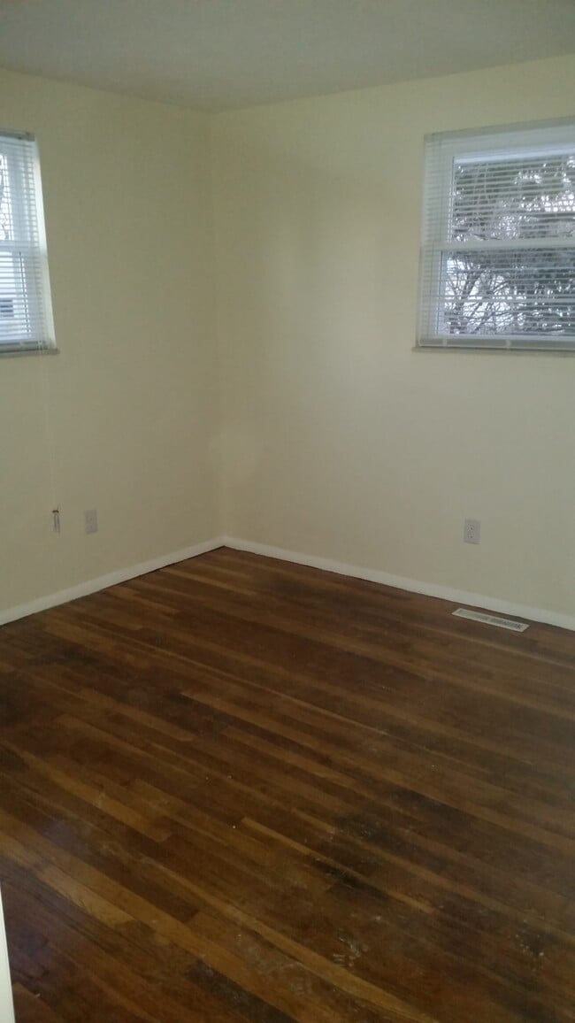 Photo - 3900 Lynward Rd