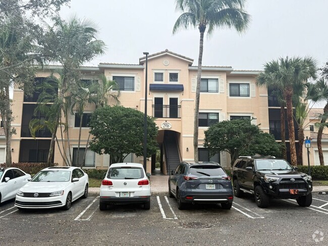 Building Photo - Palm Beach Gardens, Updated large two bedr... Unit 303 Rental