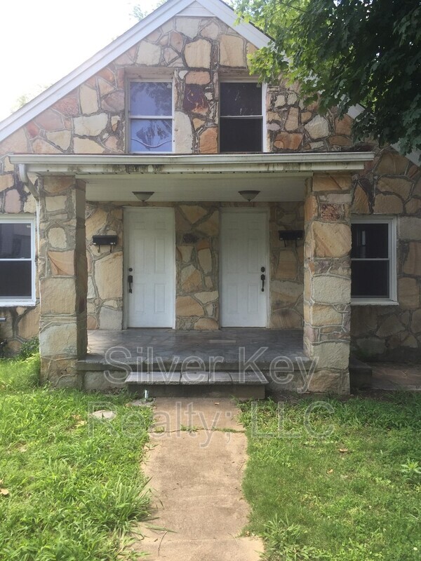 Photo - 130 S Jackson St Townhome