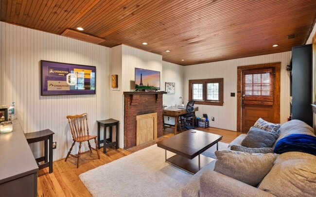 Photo - Adorable 1 Bed, 1 bath cottage available July 2021 - Amazing Location!