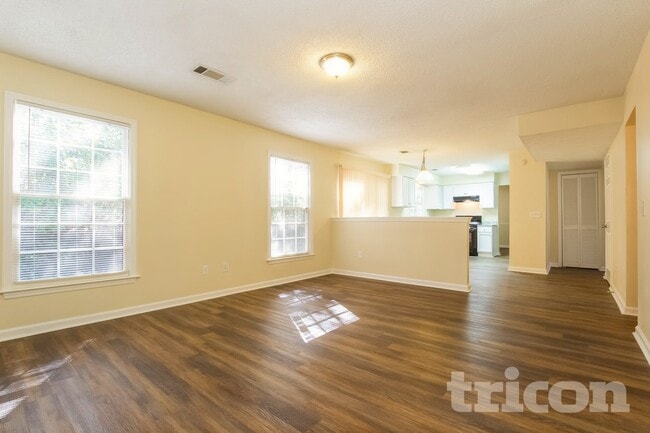 Photo - 4939 Clubgreen Summit