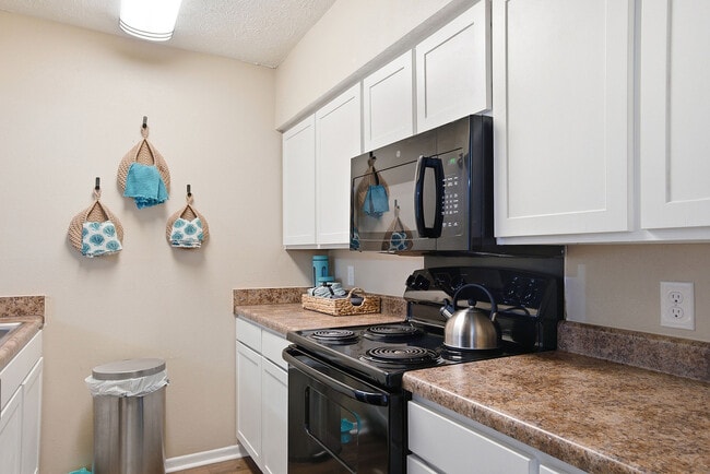 Kitchen - Turtle Lake