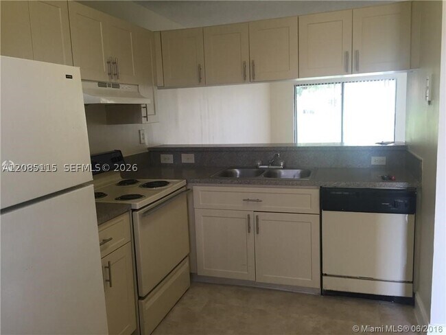 Photo - 9852 Nob Hill Ln Unit 9852