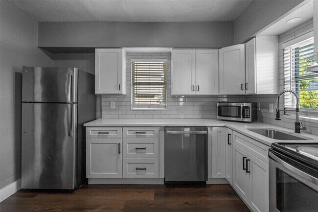 Photo - 448 24th St N