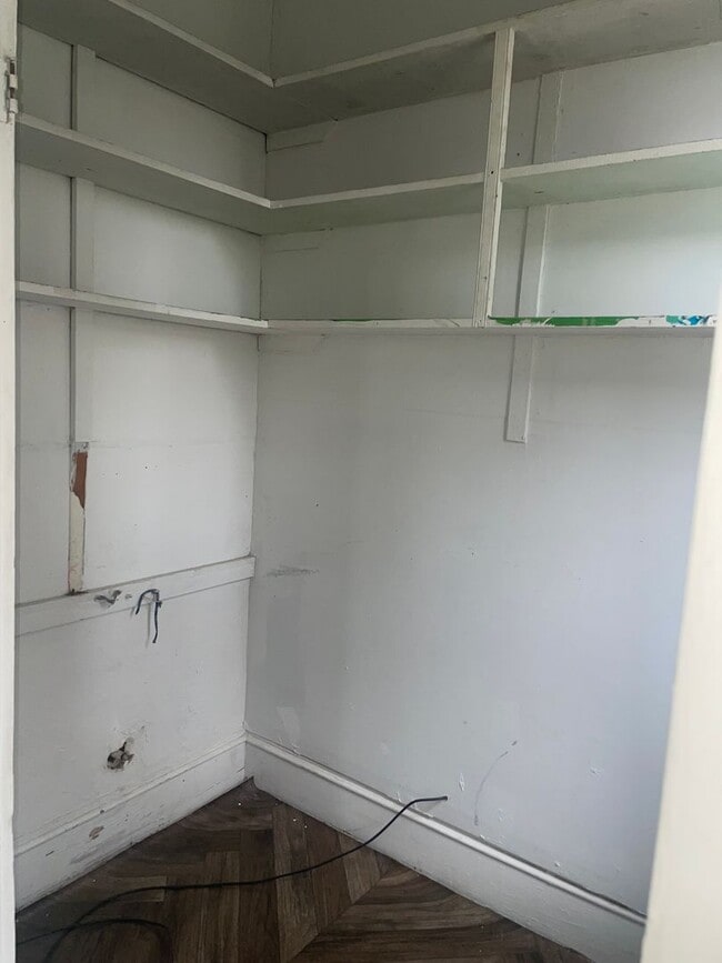 Photo - Two Bedroom Apartment Close to Downtown Ly...