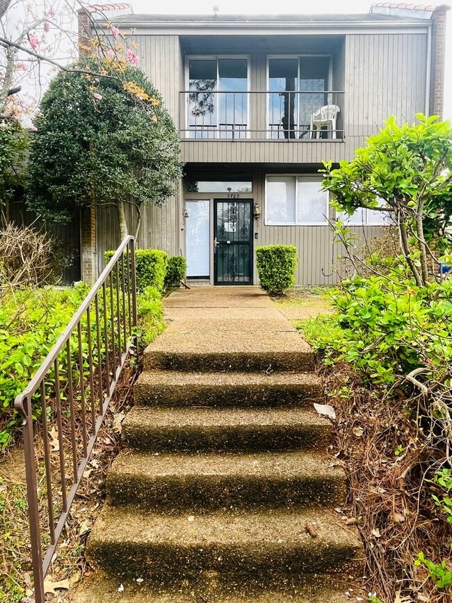 Photo - Beautiful renovated East Memphis condo located in the Richland area! Community Pool! Small pets a...