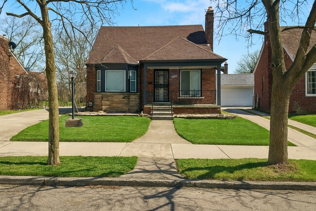 Building Photo - 3625 Chatsworth St