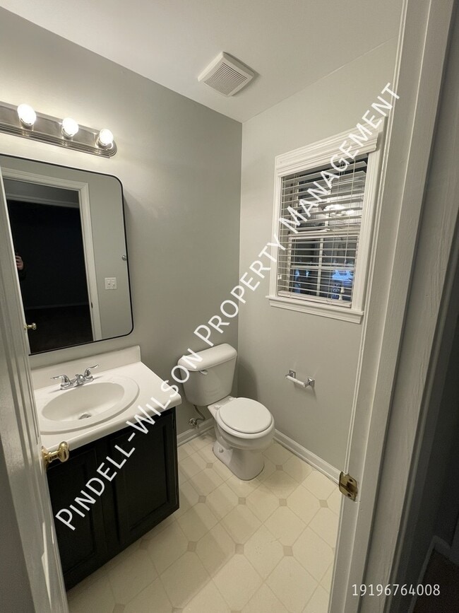 Photo - 207 Highgate Cir